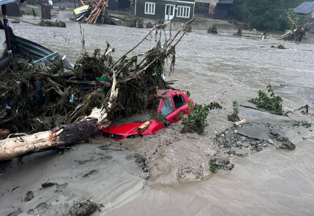 MOBILIZARE AMPLĂ ÎN JUDEȚUL SUCEAVA. FORȚE ISU DIN ALTE 6 JUDEȚE, ÎN SPRIJINUL COMUNITĂȚILOR AFECTATE DE VIITURI