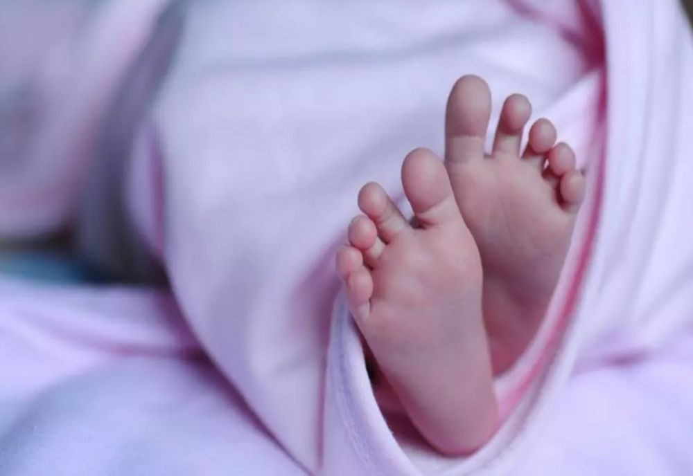 Începând de anul viitor nou-născuţii vor fi testaţi, în maternitate, pentru 18 biomarkeri, în loc de trei. Anunțul ministrului Sănătății