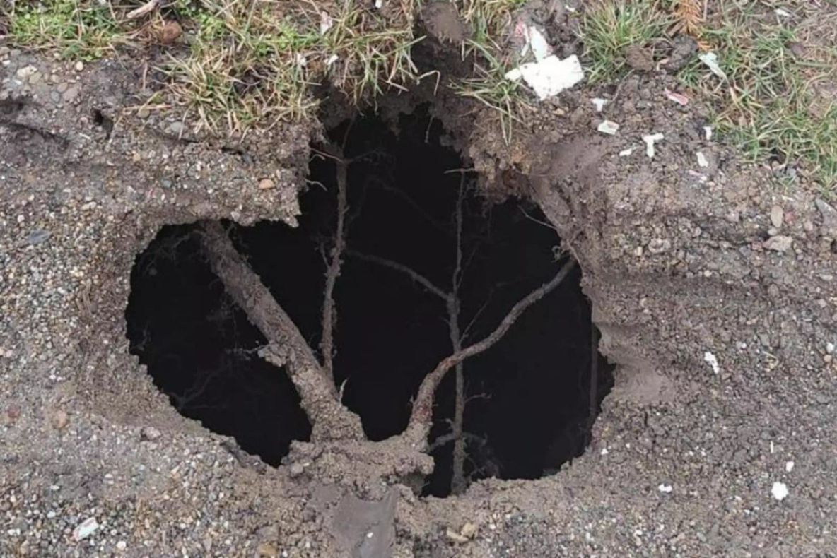 Intervenție a pompierilor într-o comună din Iași, după o tasare de teren produsă într-o gospodărie