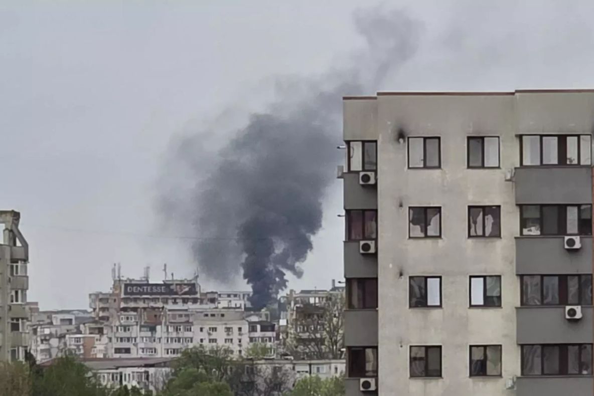 Incendiu puternic în Iași, cu degajări masive de fum. Intervin pompierii