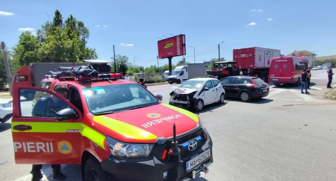 Scânteile care au provocat incendiul de lângă rafinăria din Ploiești. Peste 50 de pompieri mobilizați