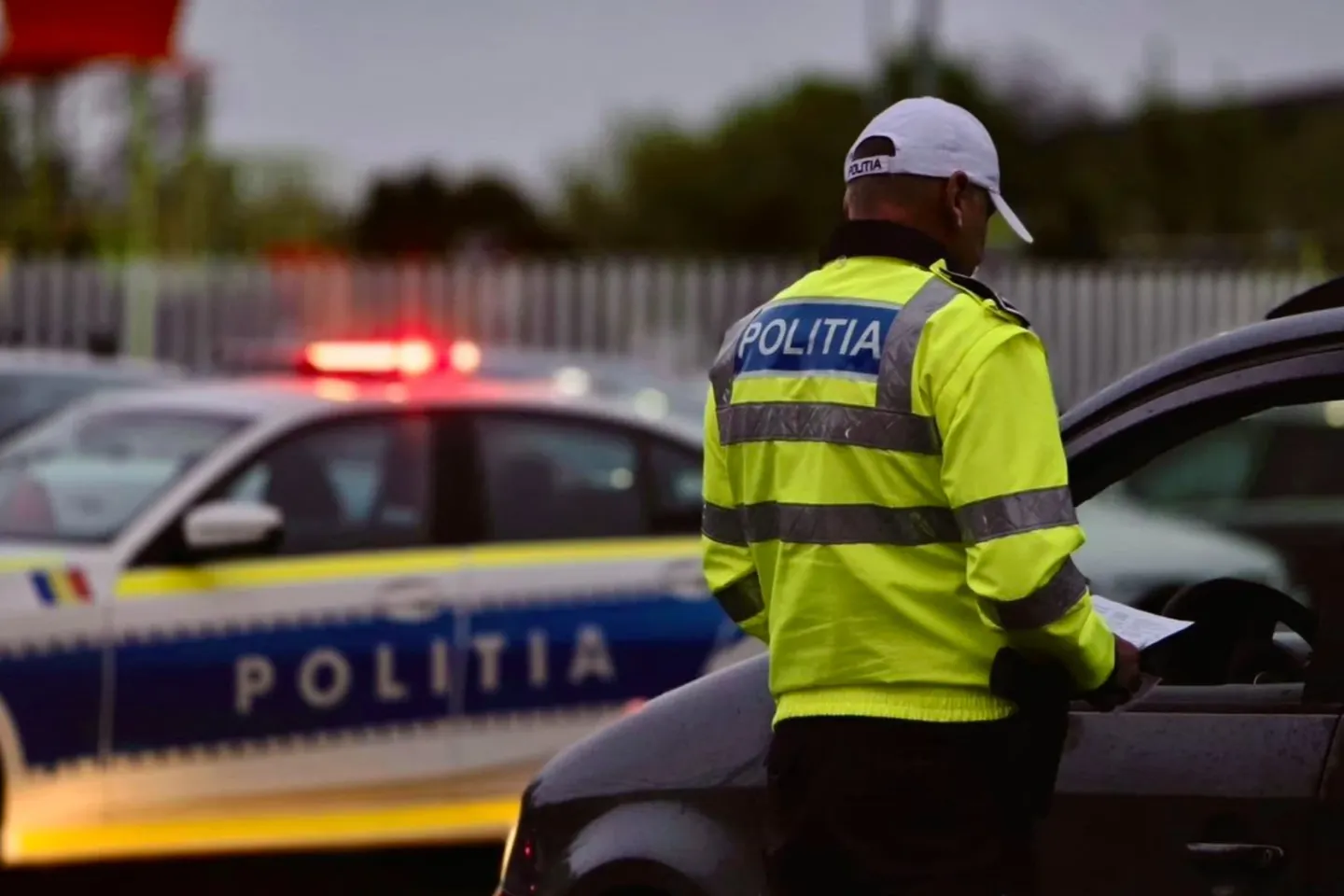 Și-a refuzat vecinul, iar acesta a început să o urmărească. Femeie de 67 de ani, hărțuită luni de zile în Dolj