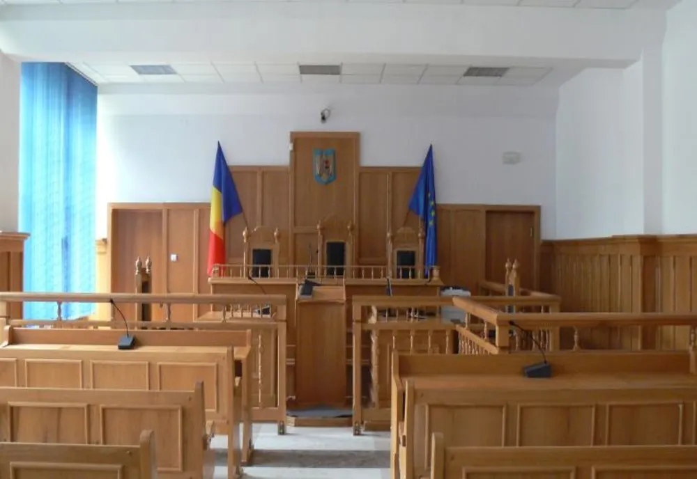 Artist, bătut şi umilit de cei care trebuie să protejeze legea! Poliţişti - condamnaţi de magistraţi pentru purtare abuzivă! 