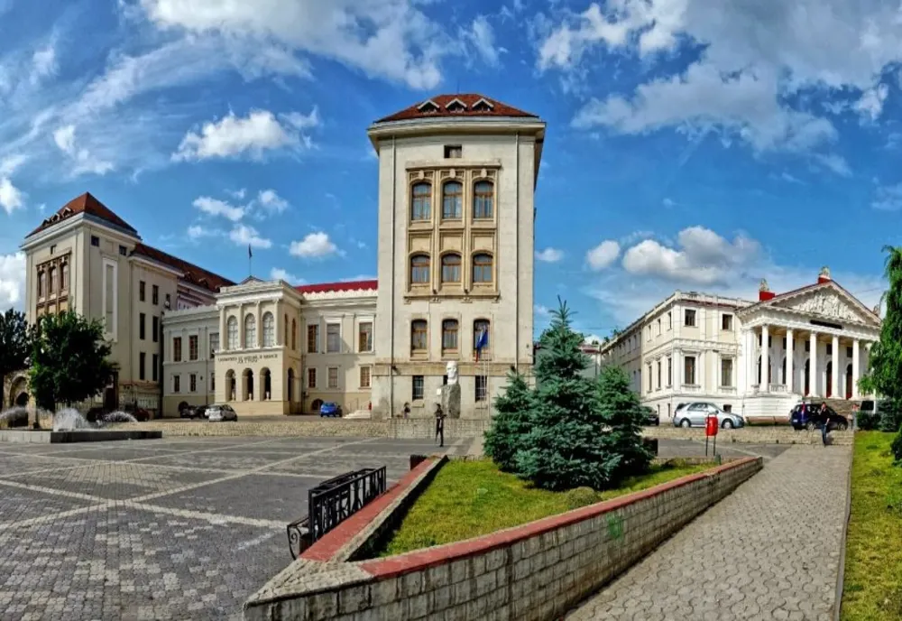 Cursuri gratuite de pregătire pentru admiterea la UMF Iași. La ce facultate sunt acestea