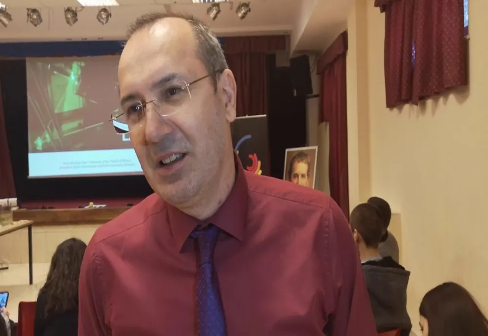 Invenție inedită a lui Silviu Gurlui: Dispozitiv de verificat măștile anti COVID-19