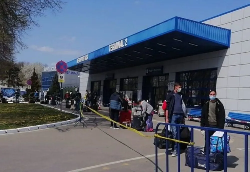 Semnal de alarmă! Un bărbat a fugit din izolare și a fost prins când se îmbarca spre Germania de pe Aeroportul Iași