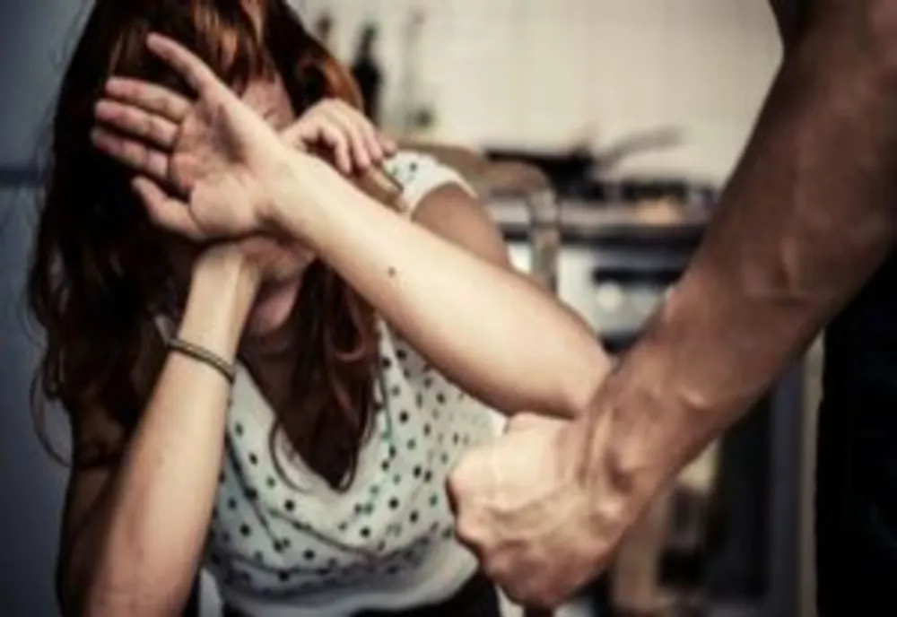 Este acuzat că ar fi violat şi sechestrat ore întregi o prostituată! Acum, ieșeanul este arestat