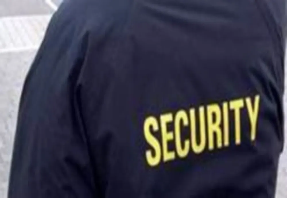 Agenții de pază, controlați de polițiști