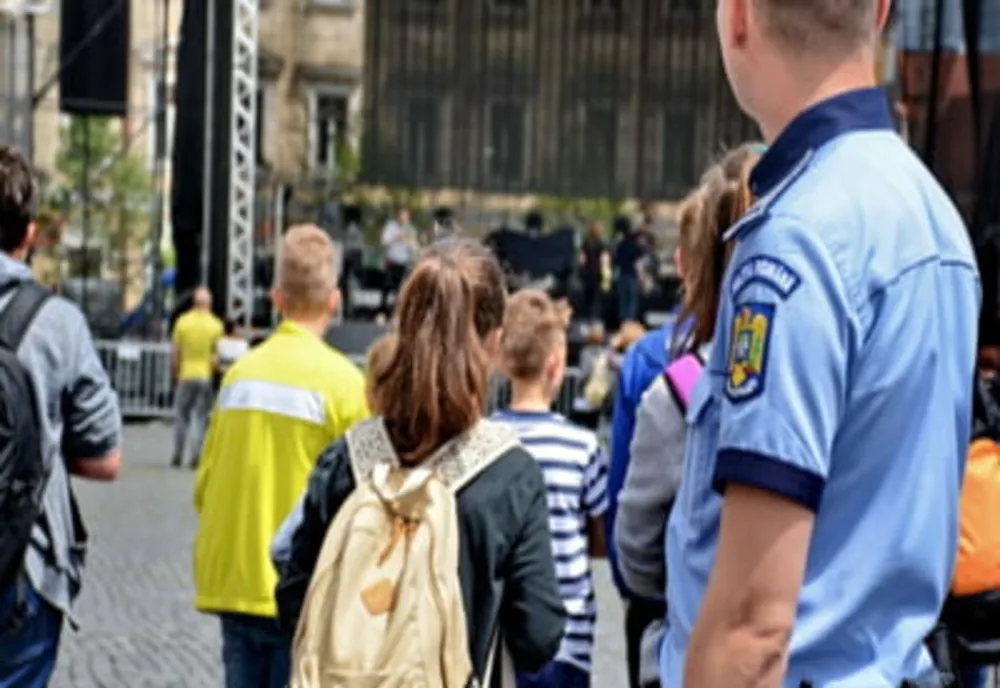 Polițiștii vor fi începând de luni în toate școlile! Care va fi misiunea lor