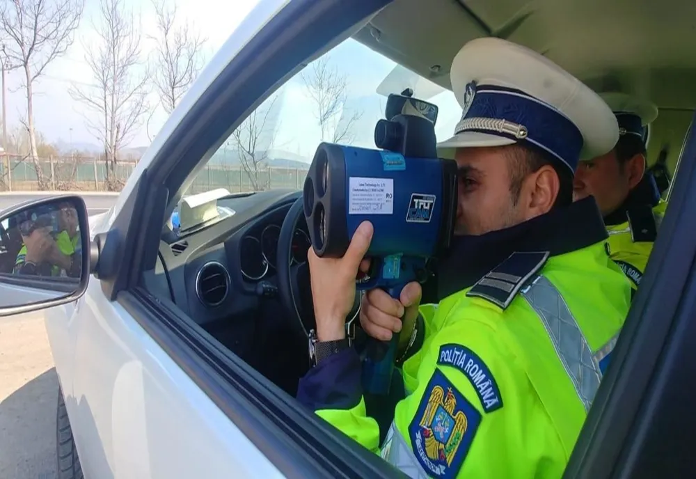 Vitezomani lăsați pietoni de polițiști