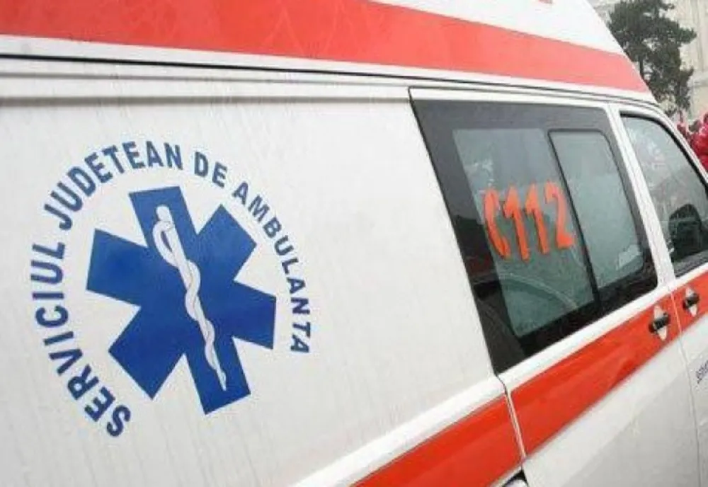 O șoferiță din Iași a ajuns la spital după ce s-a răsturnat cu mașina