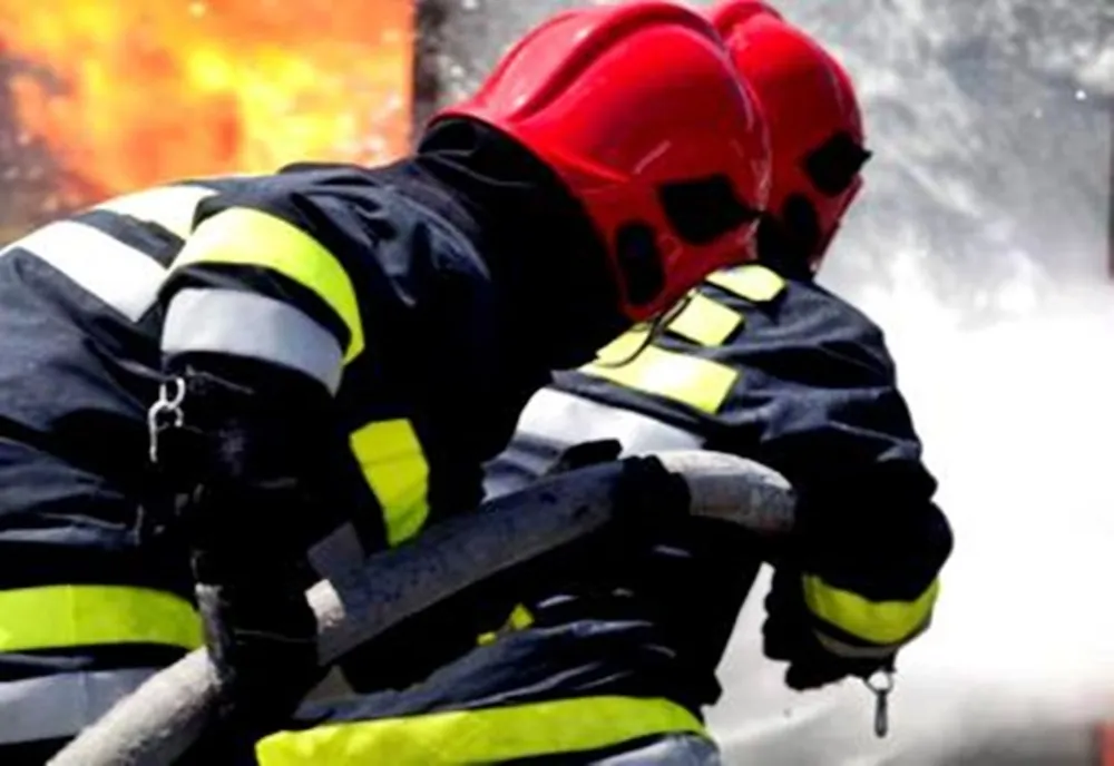 S-a jucat cu focul și a incendiat casa! Copilul prezenta arsuri de grupul II/ III