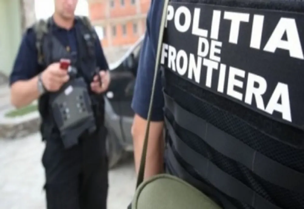 Parfumuri susceptibile a fi contrafăcute, confiscate de politistii frontieră