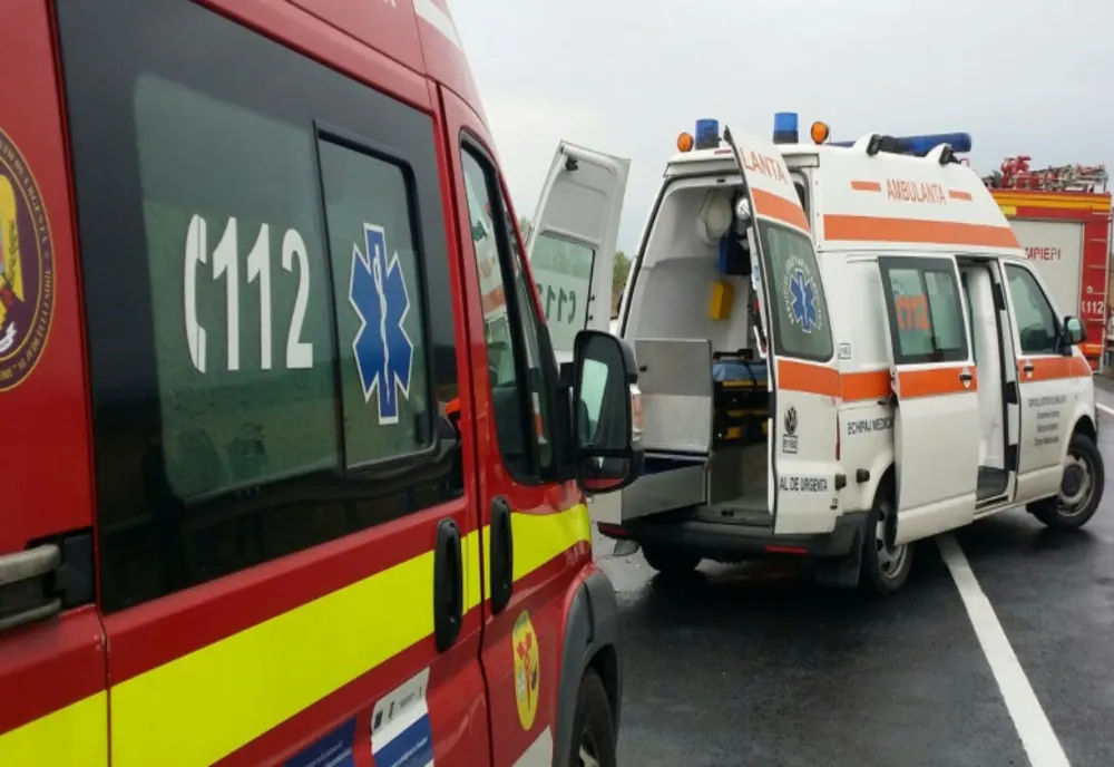 Accident între un microbuz și un autotren, în localitatea Vânători. 17 persoane implicate! A fost activat PLANUL ROȘU