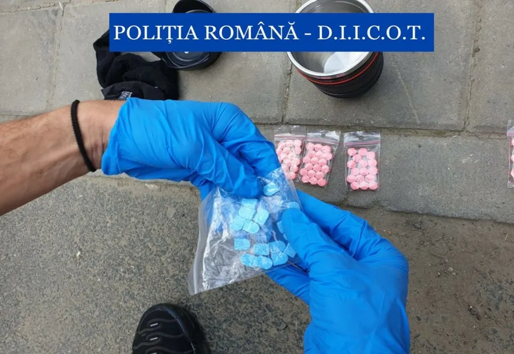 Traficant de droguri prins în flagrant! Unde vindea comprimatele MDMA