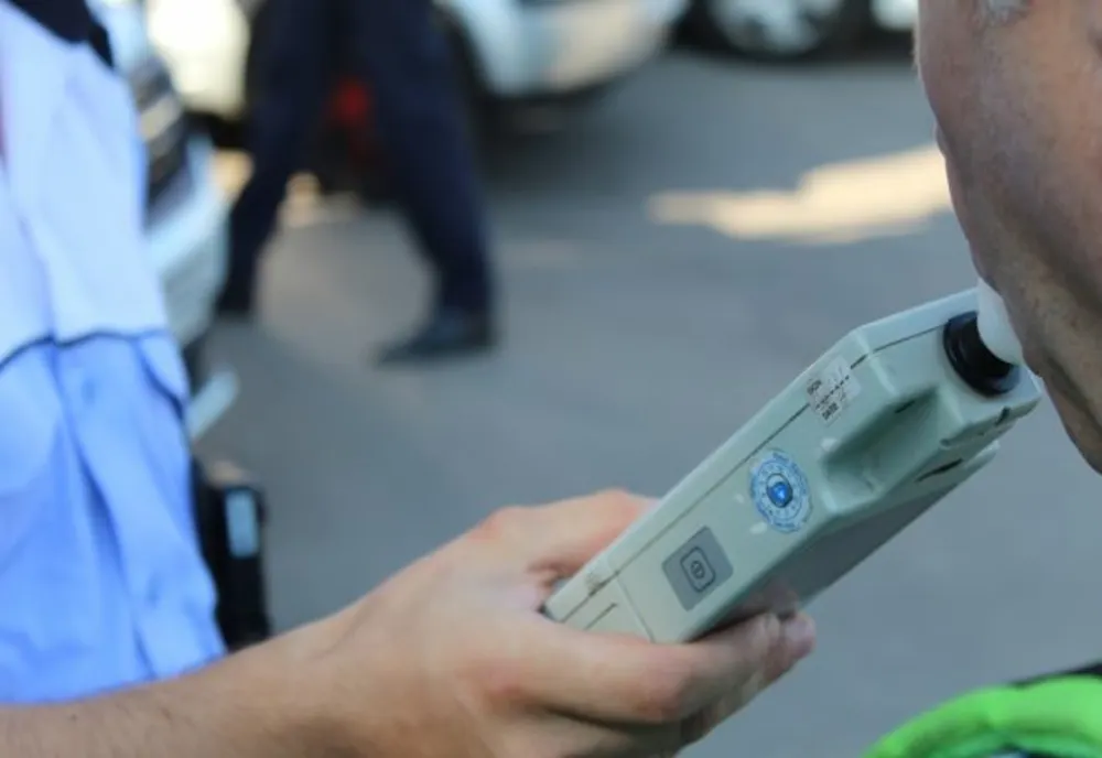 Dosar penal pentru un bărbat care s-a urcat băut la volan