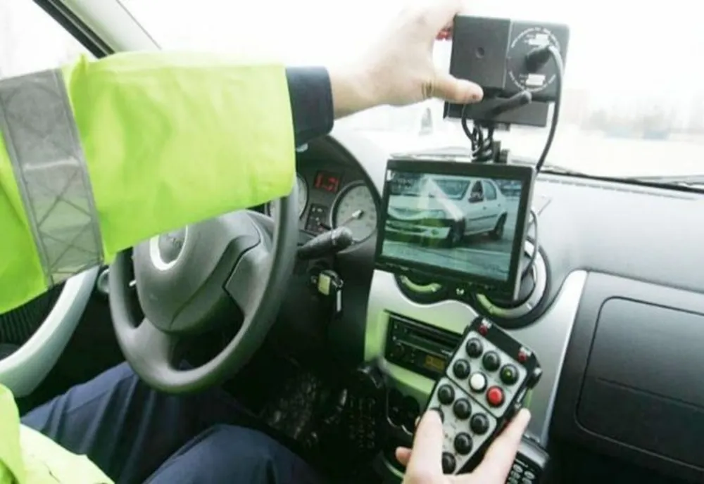 „Zbura” cu peste 100 km/h în localitate și beat la volan!