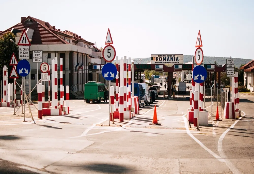 Au testat vigilenţa poliţiştilor de frontieră şi s-au ales cu dosare penale