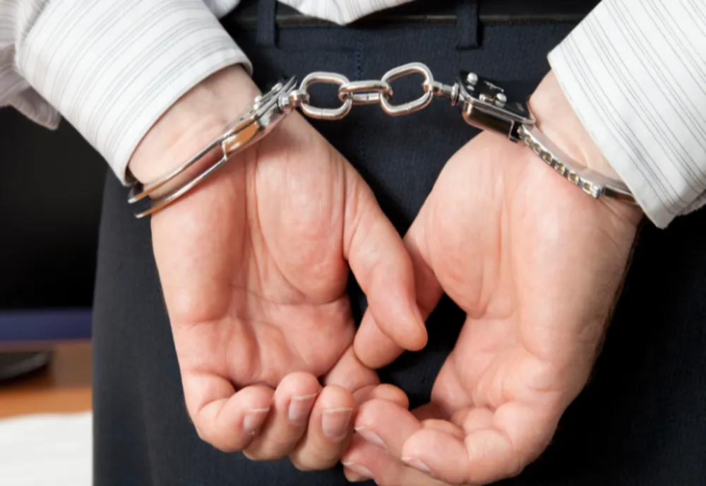 A furat 16.000 de lei! A fost identificat de polițiști, dar a areușit să cheltuie o parte din bani