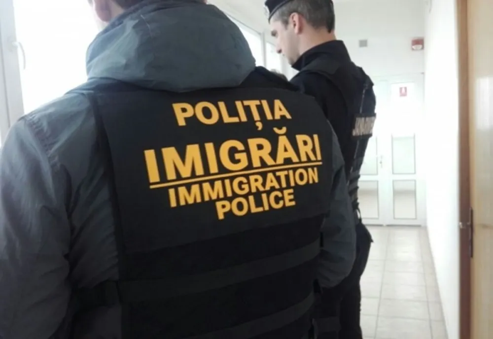 Firmă, amendată pentru că avea angajat un străin venit în România pentru studii