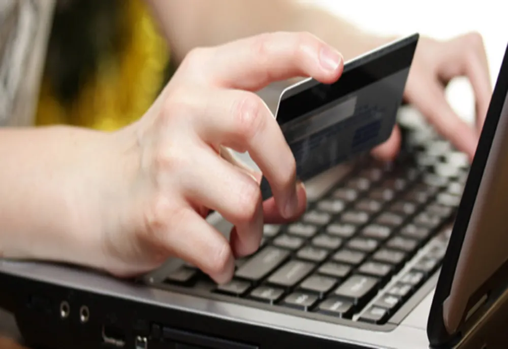 ATENȚIE LA ,,MAGIA” SĂRBĂTORILOR! -sfaturi pentru siguranța cumpărăturilor online