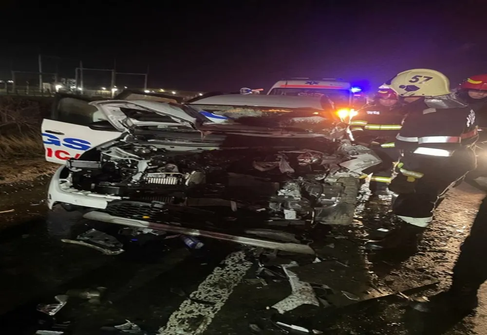 ACCIDENT în Iași-Ambulanță care ducea pacienți la Dializă, lovită de o mașină de salubritate