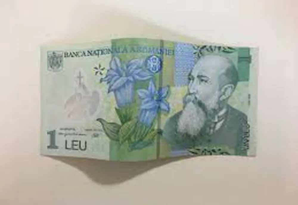 După patru ani de rate, o ieșeancă s-a trezit că a plătit doar 1 leu către bancă
