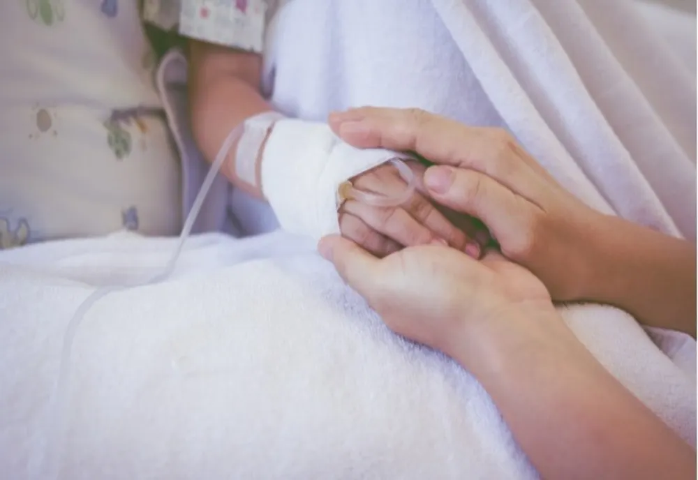 Băiatul de 10 ani, din Botoşani, muşcat de câini a fost detubat și respiră singur: copilul este internat în continuare la ATI
