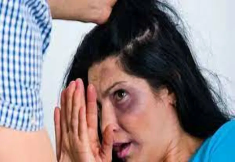 Femeia bătută în curtea unei unități medicale din Iași a refuzat să depună plângere! Polițiștii l-au săltat din trafic pe individul agresiv