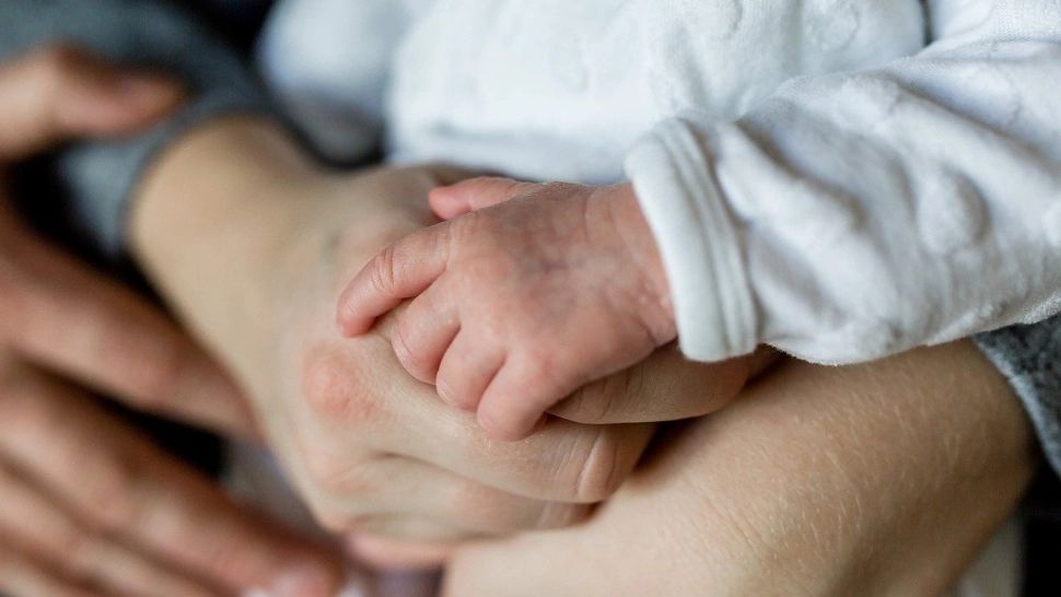 Anchetă la Iași, după ce un copil de nici doi ani a murit. Familia acuză medicii