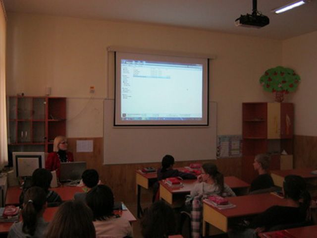 videoproiector scoala