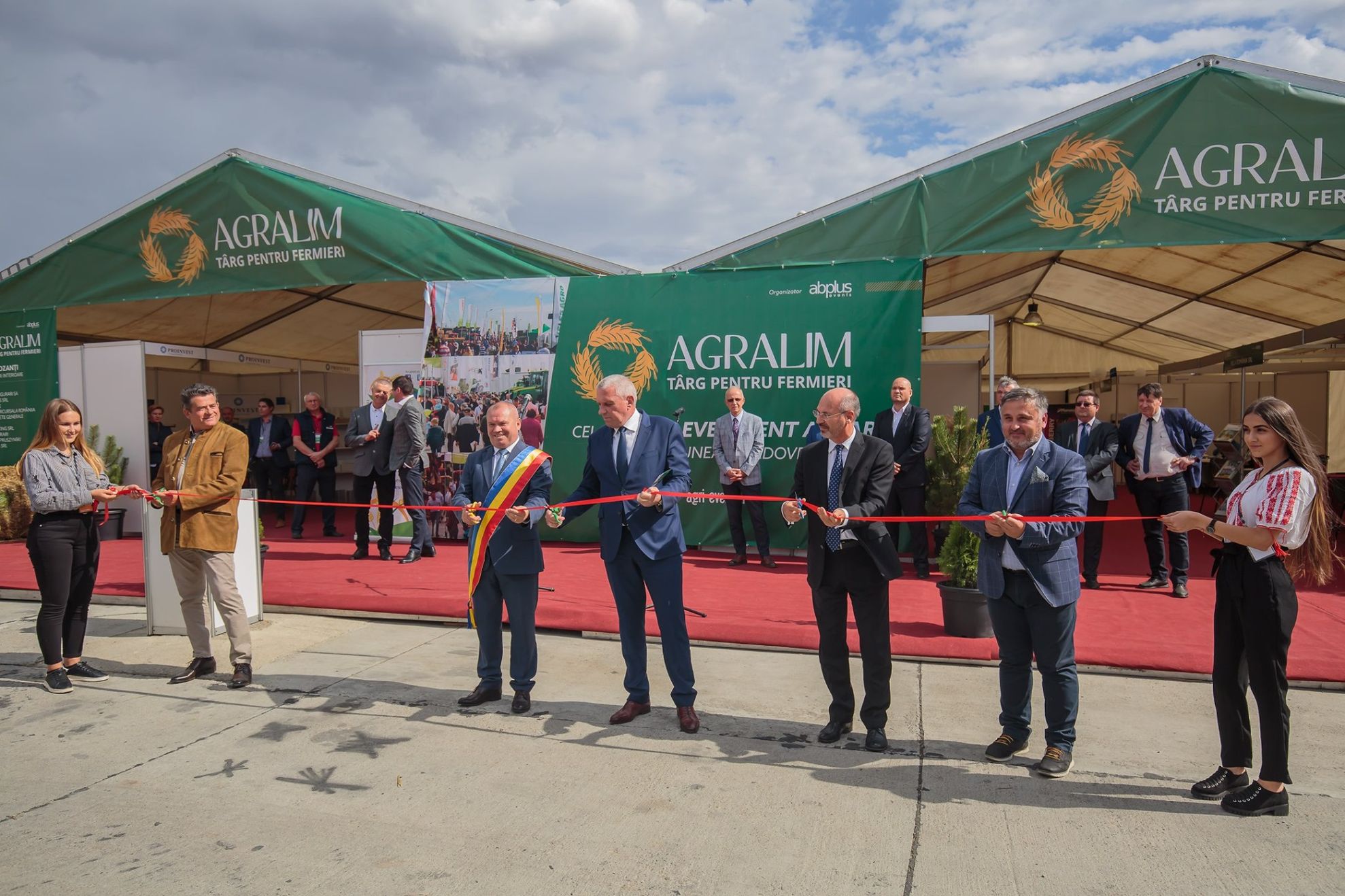 70346845_1090871934586532_9056598138923515904_o