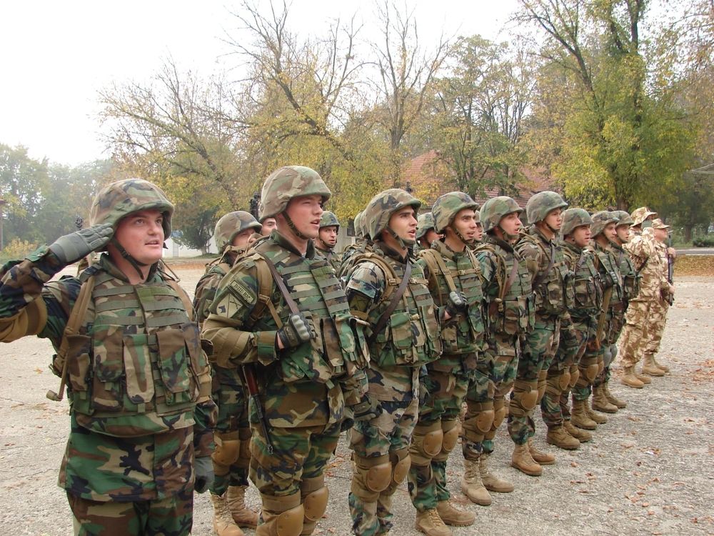 GALERIE FOTO: "Lupii negri" s-au antrenat cu partenerii moldoveni 