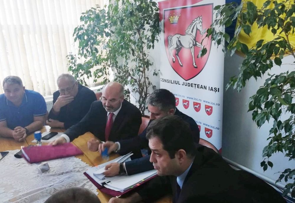 A fost semnat astăzi primul dintre cele trei contracte pentru execuția lucrărilor la Axa Rutieră Strategică Iași - Suceava