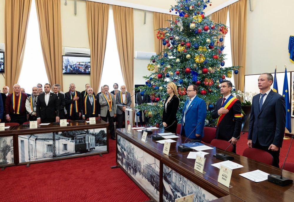 Ședință solemnă de acordare a titlului de cetățean de onoare pentru 43 de revoluționari - FOTO