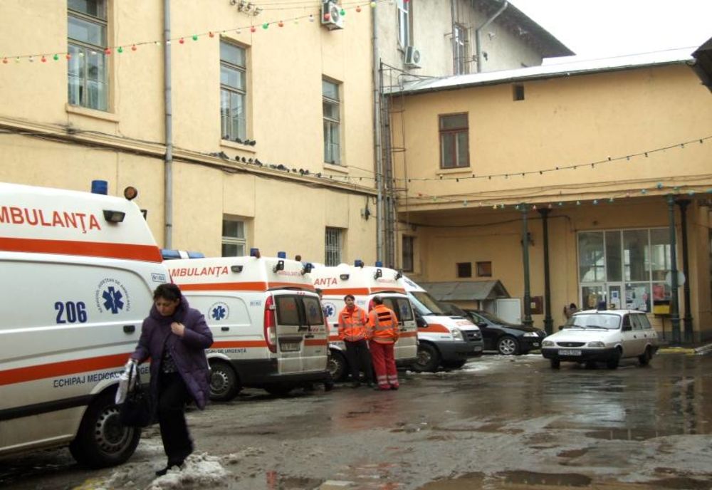 A fost adus la spital cu „mascații“. Și-a tăiat venele după ce s-a certat cu nevasta
