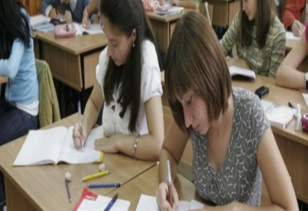 Burse de peste 1,2 milioane de lei pentru elevii din Iași