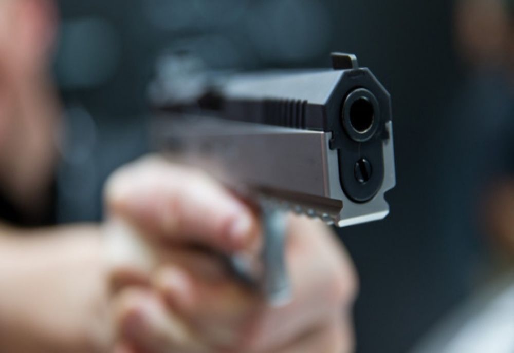 Cel acuzat că ar fi împuşcat un bărbat şi a fugit cu un Mercedes a fost prins