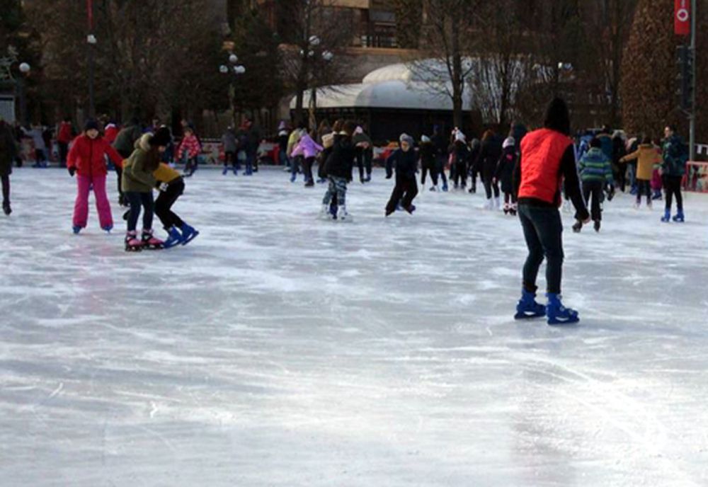 Aglomerație la Patinoarul de la Palas - FOTO