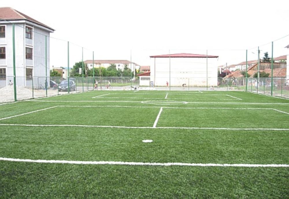 Primăria Iași cheltuie peste 2,5 milioane de lei pentru niște terenuri de sport. Unde vor fi acestea amenajate
