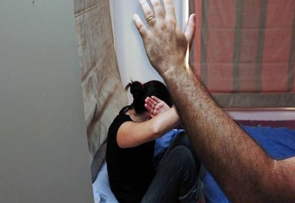 Caz încredibil la Iași! Și-a lovit soția cu picioarele până a omorât-o!