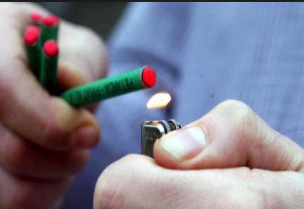 Incredibil! Au atacat o bătrână din Iași cu petarde, pentru a se distra. Femeia a ajuns la spital cu arsuri grave!