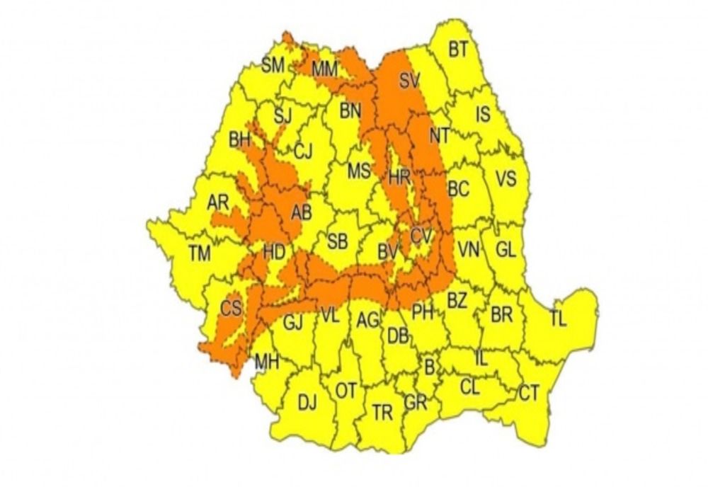 Alertă meteo! Două coduri galbene și unul portocaliu de fenomene periculoase în mai multe zone din țară. Este vizat și Iașul!