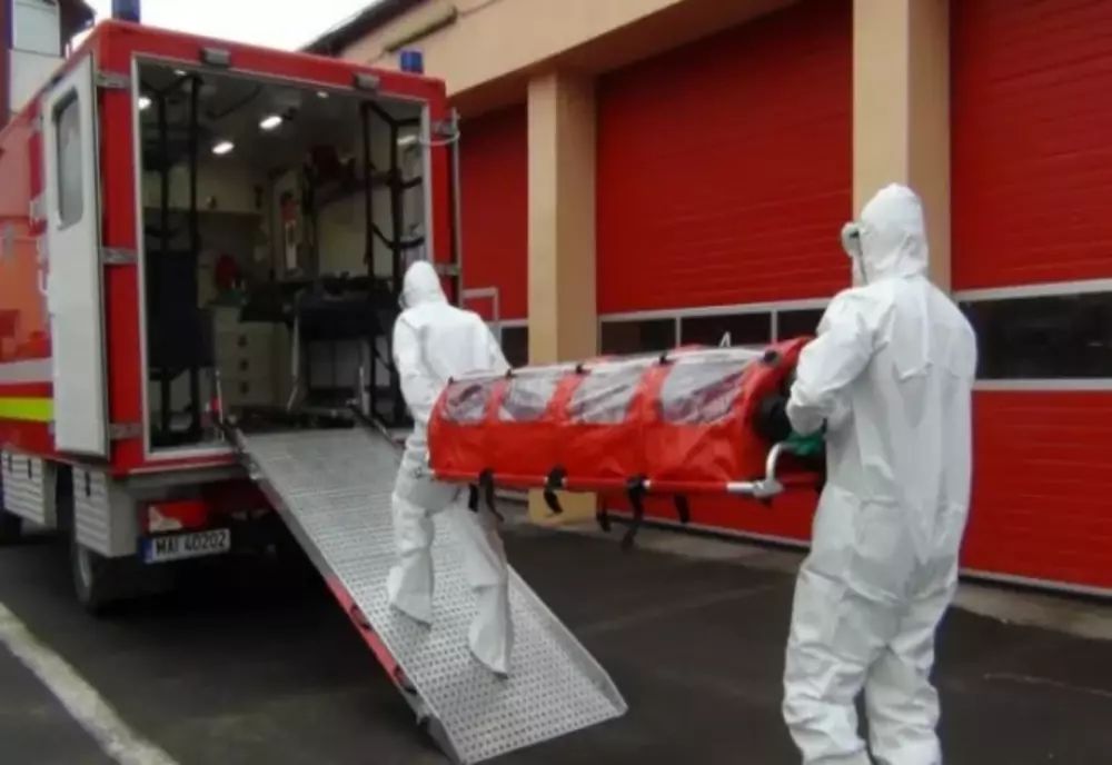 Alertă într-o comună ieșeană! Un bărbat venit din Italia va fi adus cu izoleta la Infecțiaose