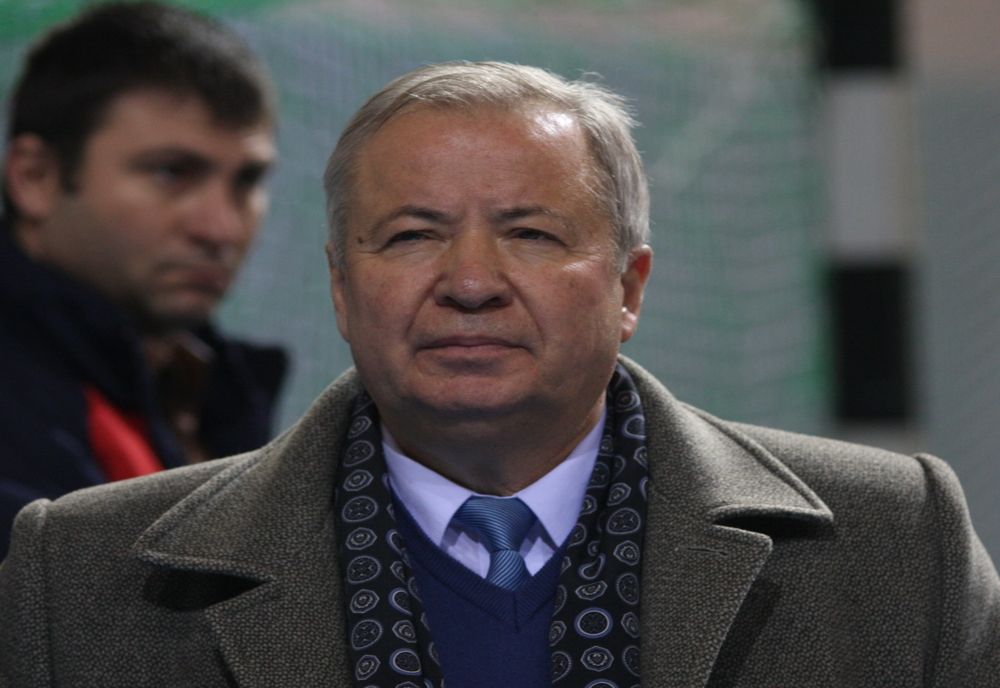 Patronul unei echipe de volei, depistat pozitiv cu coronavirus