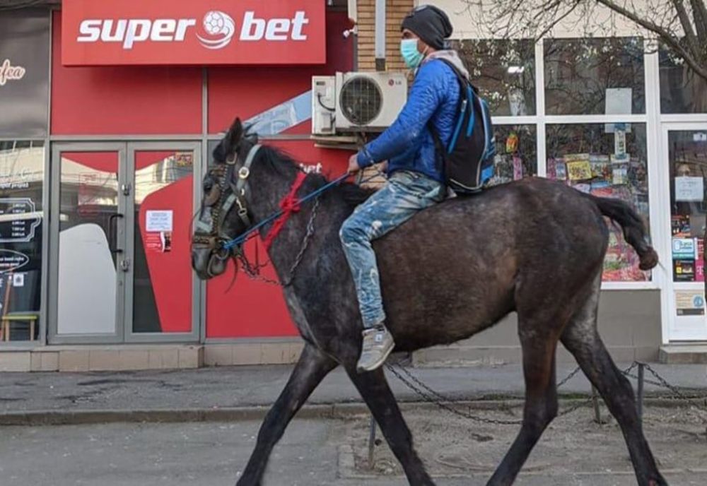 „Tatăl călăreț“ și-a luat soția și bebelușul acasă