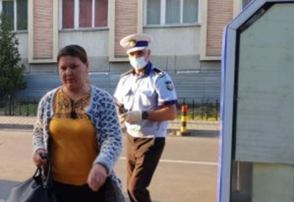 Caz incredibil la Iași! O infirmieră beată s-a urcat la volan și a avariat două autoturisme