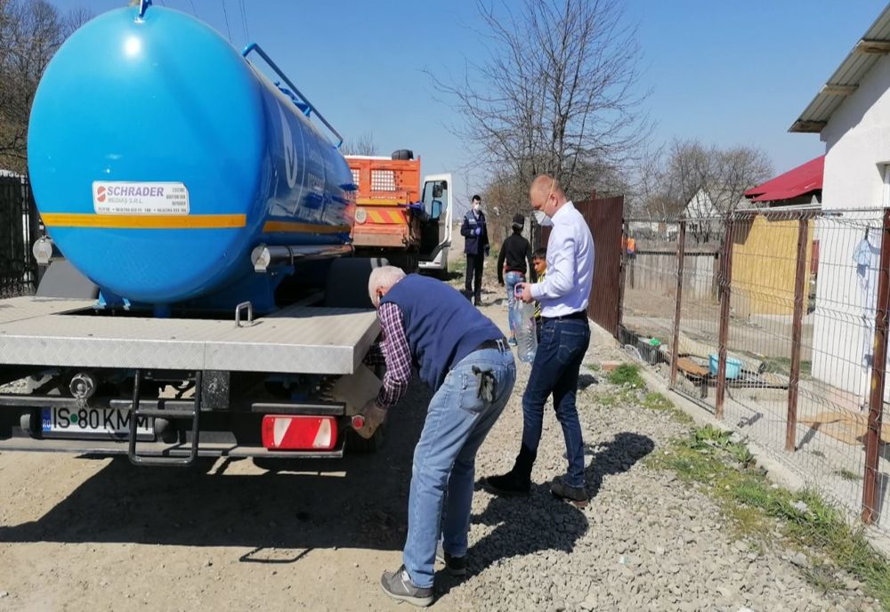 Apă potabilă pentru familiile din zona Cicoarei - FOTO