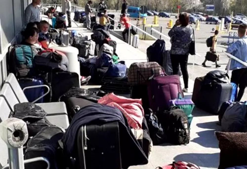 Încă o serie de muncitori sezonieri au plecat ieri de pe Aeroportul Iași