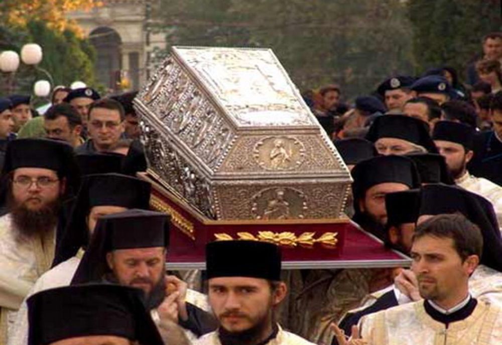 Când toată lumea trebuie să stea în casă, ce decizie a luat ÎPS Teofan: Organizează o procesiune cu Moaştele Sfintei Cuvioase Parascheva!